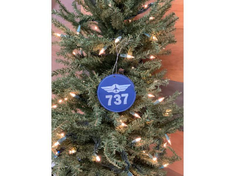 737 airplane ornament