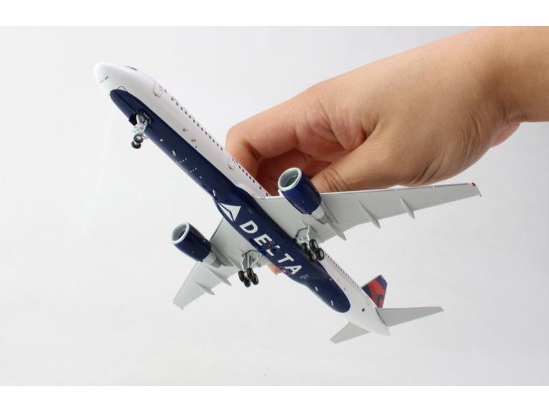 Gemini Delta Airlines 757-200, 1/200 Scale