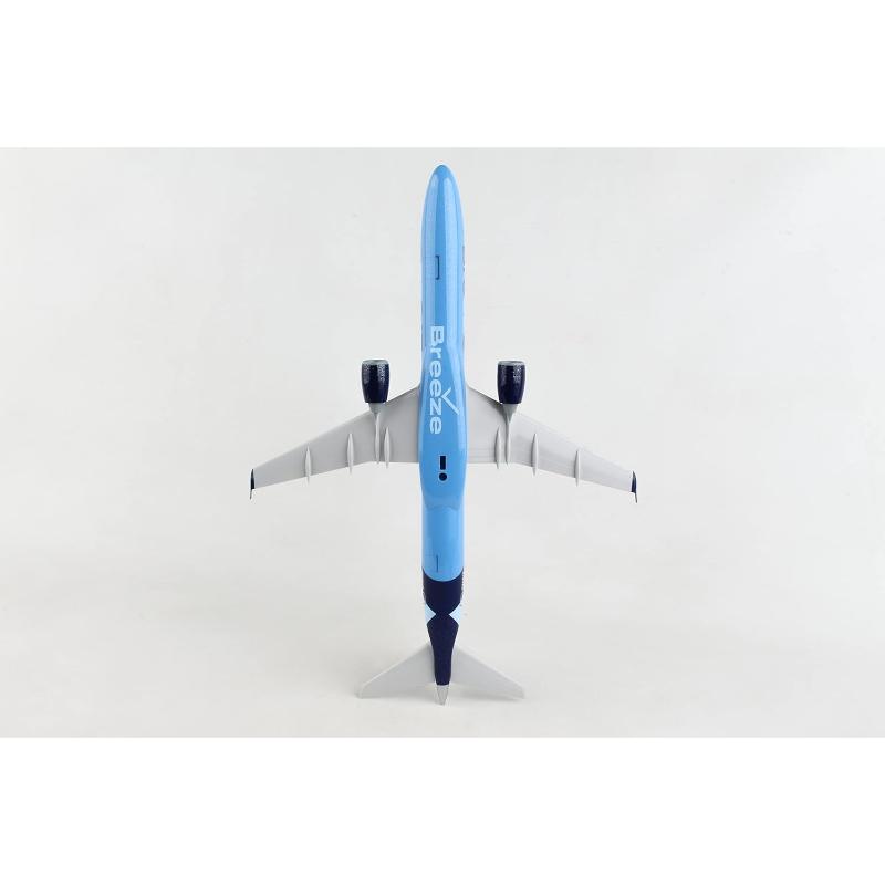 Breeze E195 Die Cast Model, 1/100 Scale by Skymarks