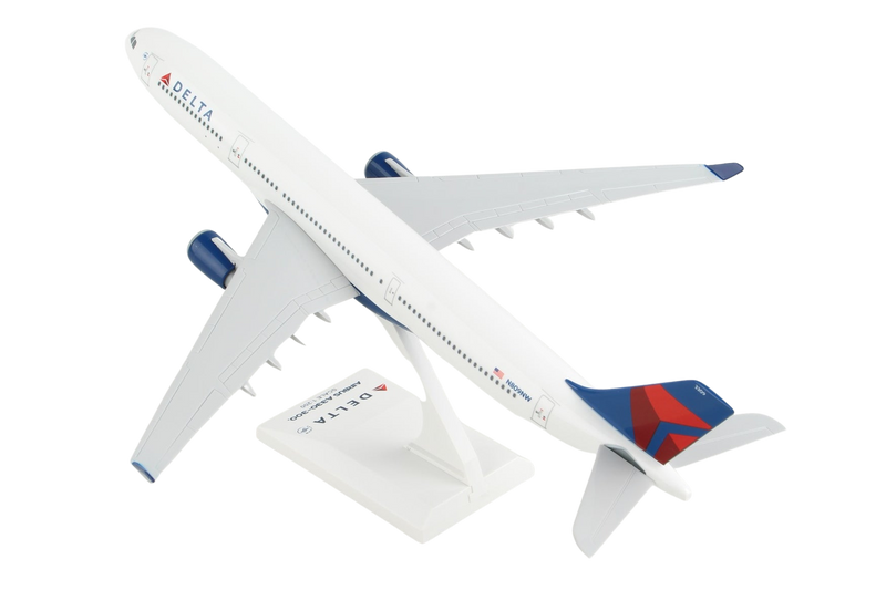 United 777-300 Model – SkyMarks 1/200 Scale Boeing 777-300 with Gear & Stand (2019 New Livery)