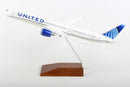 United B-787-10 1/200 with Wood Stand United Airlines Dreamliner Model